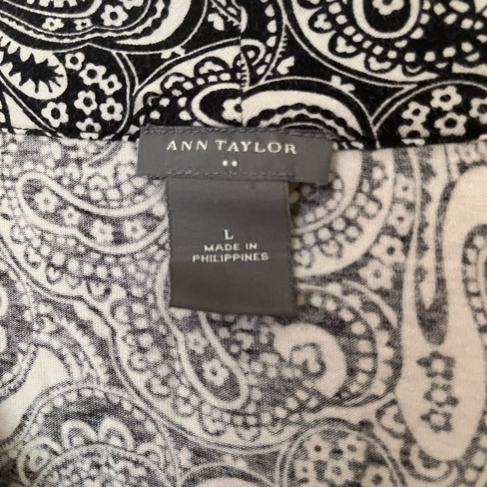 Ann Taylor black and white paisley tank size large - Picture 3 of 5